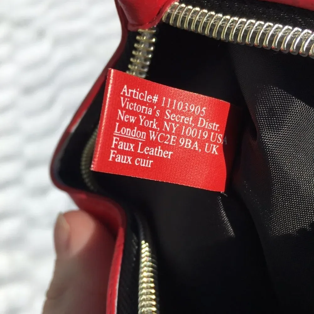 NWOT Victoria’s Secret XOXO red wristlet - Picture 6 of 9